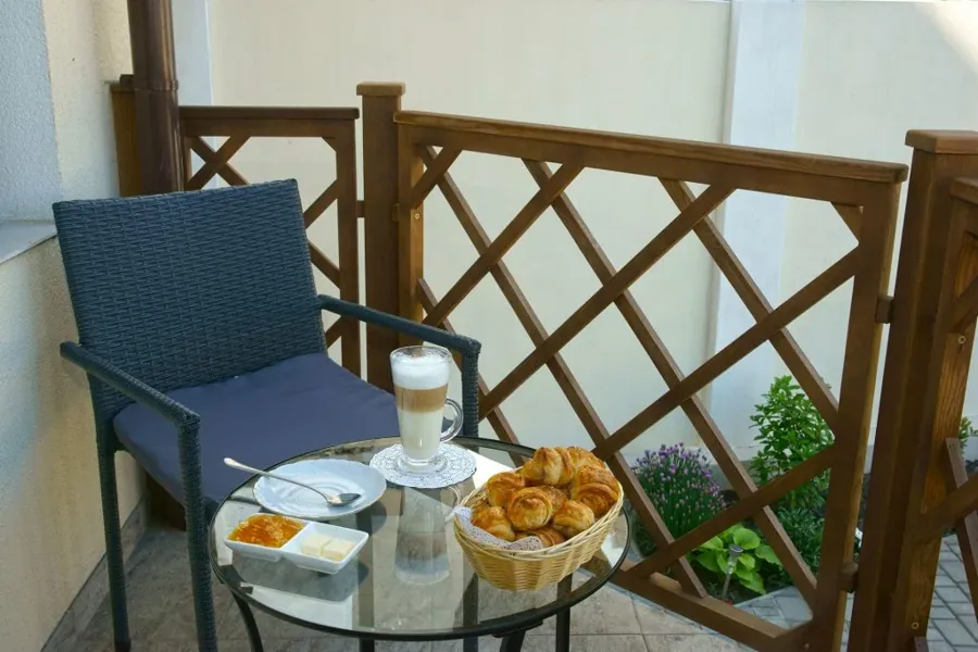 Утренний отдых перед поездкой на Золотой пляж под Феодосией