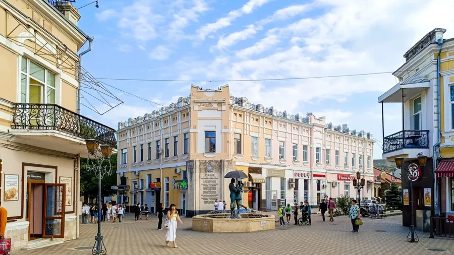 Феодосия — старый город и набережная около гостевого дома «Палермо»
